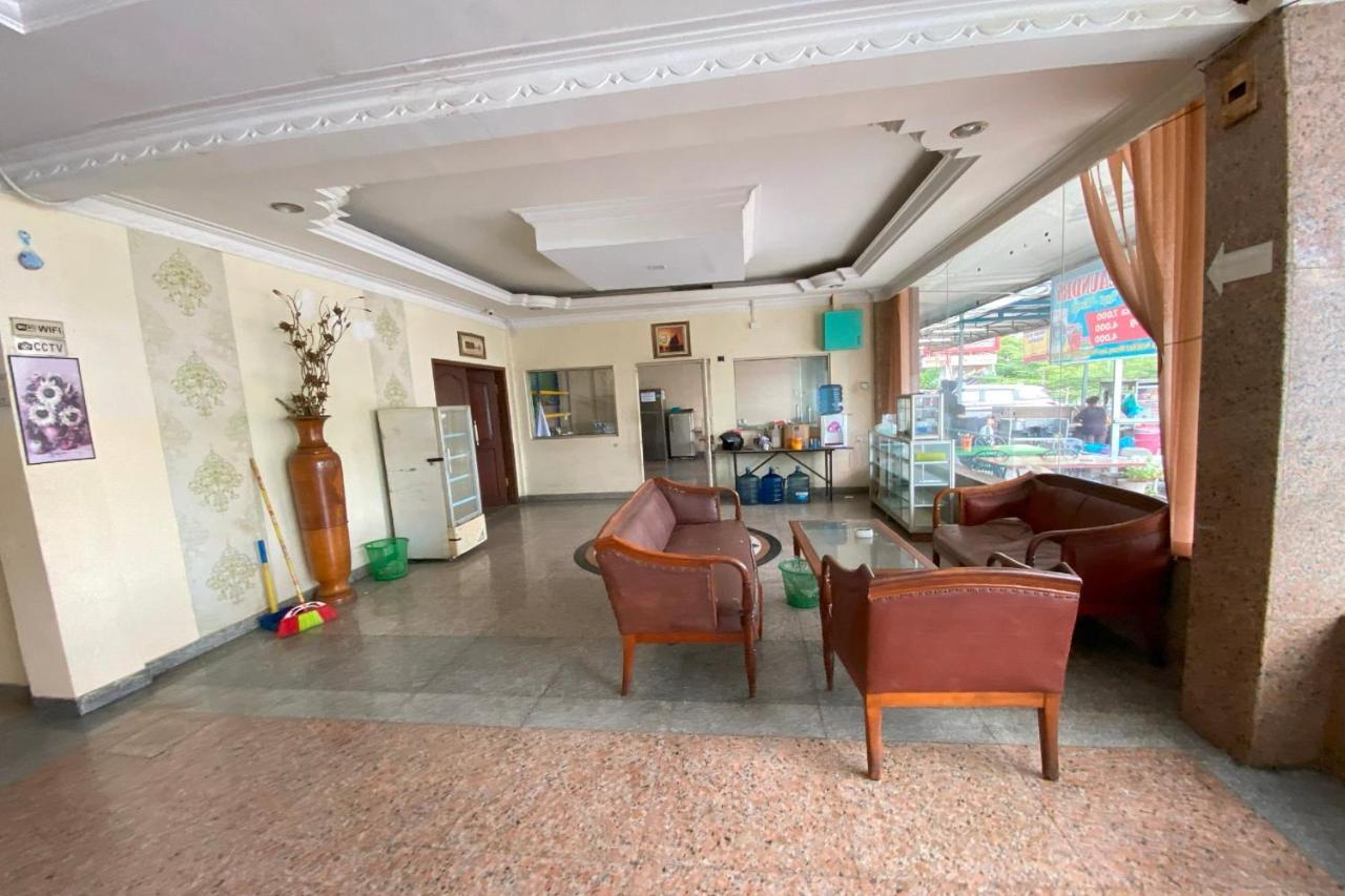 Oyo 92702 Minang Jaya Hotel Nagoya Eksteriør billede